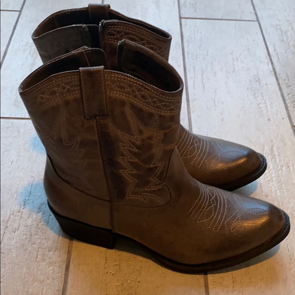 Western Gray Boots